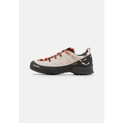 Abbildung von Salewa, Wildfire 2 Gore Tex Zustiegsschuhe Frauen, Weiß, 41