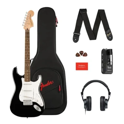 Abbildung von Squier by Fender Affinity Series™ Stratocaster® E Gitarre &amp; Mustang™ Micro Pack in Schwarz. Inklusive Gigbag, Gurt, Kopfhörer, Plektren und einem kostenlosen 3 Monats Abonnement für Play