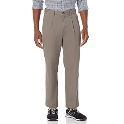 Abbildung von Amazon Essentials Herren Knitterfreie Chinohose mit klassischer Passform und Bügelfalte (erhältlich in Big &amp; Tall), Dunkelbraun, 38W / 30L
