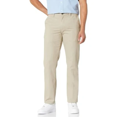 Abbildung von Amazon Essentials Herren Knitterfreie Flatfront Chinohose in schmaler Passform, Schiefergrau, 32W / 33L