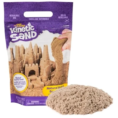 Abbildung von Kinetic Sand Beutel naturbraun, 907 g magischer Spielsand aus Schweden, für entspanntes, kreatives Indoor Sandspiel, Kinder ab 3 Jahren