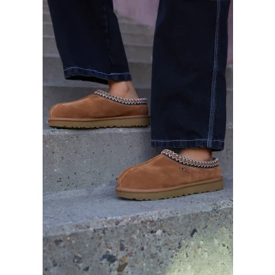 Abbildung von UGG Tasman Hausschuh, Herren, Größe: 46, Chestnut Schuhe