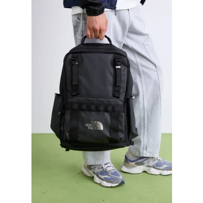 Abbildung von The North Face BASE CAMP Daypack Unisex Tagesrucksack, Größe: One Size, Black/asphalt grey/smoked pearl