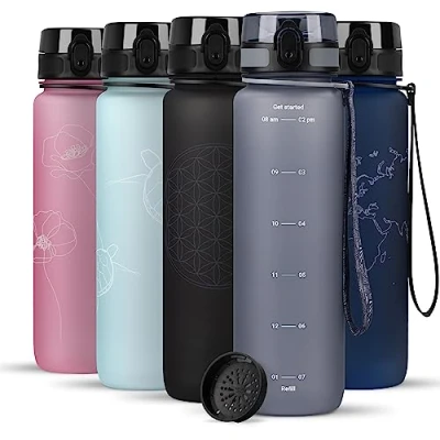 Abbildung von 720DGREE Trinkflasche 1l mit Motivationsskala “uberBottle“ +Sieb Dicht, Leicht, BPA Frei, Bruchsicher Wasserflasche für Uni, Sport, Fitness, Fahrrad, Outdoor Tritan Sportflasche Grau