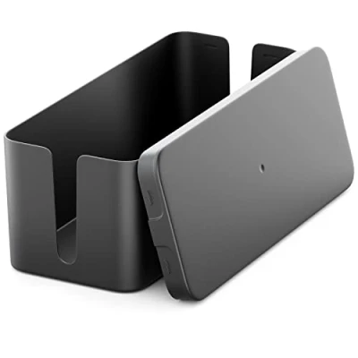 Abbildung von deleyCON Kabelmanagement Box Kabel Organizer Kabelkasten 32,7cm x 13,5cm 12,5cm Robuster Kunststoff 2 Seitliche Kabelführungen Schutz und Sicherheit Schwarz