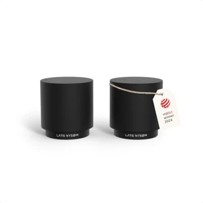 Abbildung von LARS NYSØM Salz und Pfefferstreuer Set Edelstahl Salzstreuer, Minimalistisches Design Gewürzstreuer, leicht nachfüllbar (Carbon Black)