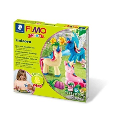 Abbildung von STAEDTLER form&amp;play Set &quot;Unicorn&quot; FIMO kids, superweiche, ofenhärtende Knete, kinderleichte Anleitung, wiederverschließbare Box, mit 4 kids Blöcken, 1 Modellierstab und Spielkulisse, 8034 19 LY