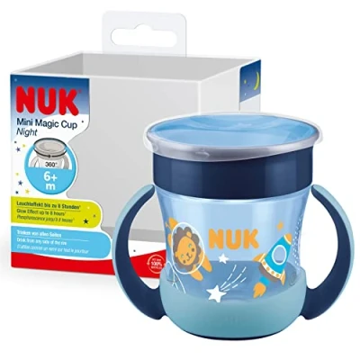 Abbildung von NUK Mini Magic Cup Trinklernbecher mit Leuchteffekt 6+ Monate 160 ml auslaufsicherer 360 Trinkrand ergonomische Griffe BPA frei Löwe (blau)