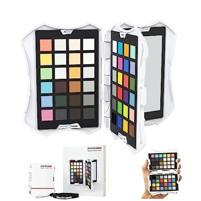 Abbildung von Datacolor Spyder Checkr Photo: für genaue und reproduzierbare Farben. Handliche Farbkarte mit 62 Farbfeldern ultramatten perfekte Farb Weiß/Schwarzpunktbestimmung in Fotografie