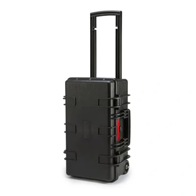 Abbildung von Amazon Basics Großer Schützender Hartschalen Kamerakoffer mit Ausziehbarem Griff und Rollen, Anpassbare Passform Schaumstoff, Wasserdicht, Stoßfest, 55.6 x 34.8 24.9 cm, Schwarz