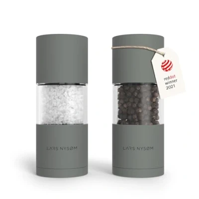 Abbildung von LARS NYSØM Salz und Pfeffer Mühlen Set aus Edelstahl mit einstellbarem Keramik Mahlwerk 2 Stück I Design Gewürzmühlen Manuell (2er Set) (Ash Gray)