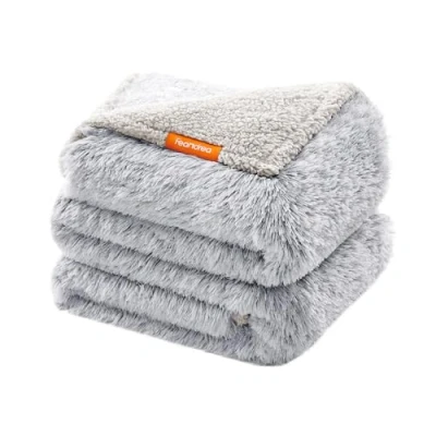 Abbildung von Feandrea Hundedecke, wasserdichte Decke, Langer Plüsch, für große, extra große Hunde, Katzen, 203 x 152 cm, XXL, Sherpa Stoff, beidseitig verwendbar, Hundesofa Schutzdecke, Ombré Grau PPB008G01