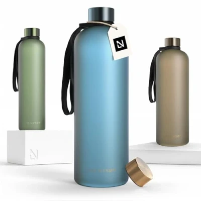 Abbildung von LARS NYSØM Trinkflasche 1l Wasserflasche Ultraleichte Tritan Sport Flasche auslaufsicher, Kohlensäure geeignet für Sport, Büro, Yoga 2 Deckel inkludiert (Blue Gold, XL 1500ml)
