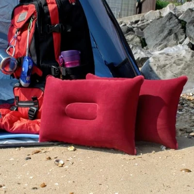 Abbildung von TRIXES 2 er Pack Aufblasbare Kissen für Reisen oder Camping burgunderfarben Doppelpack
