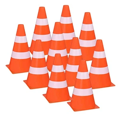 Abbildung von Idena 40621 Pylonen 10 Stück, Warn Kegel aus Kunststoff in Orange mit weißen Streifen, ca. 15,5 cm hoch, stapelbar, Verkehrshütchen für Sport, Freizeit, Slalom, Fußball und Vereine