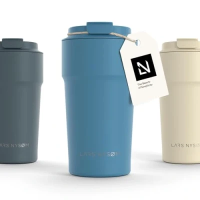 Abbildung von LARS NYSØM Thermo Kaffeebecher to go 500ml Travel Mug 0,5 Liter mit Isolierung Auslaufsicherer Edelstahl Thermobecher für Kaffee und Tee unterwegs Teebecher (Calypso Blue, 500ml)