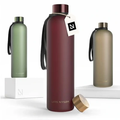 Abbildung von LARS NYSØM Trinkflasche 1l Wasserflasche Ultraleichte Tritan Sport Flasche auslaufsicher, Kohlensäure geeignet für Sport, Büro, Yoga 2 Deckel inkludiert (Red Gold, 1000ml)