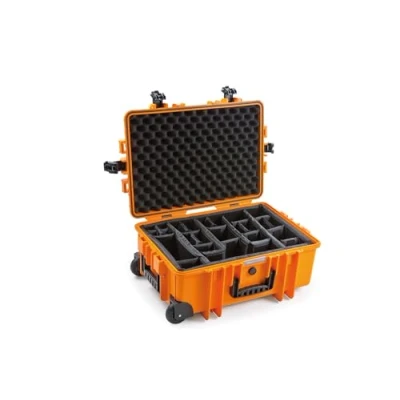 Abbildung von B&amp;W Transportkoffer Outdoor Typ 6700 Orange mit variabler Facheinteilung, Trolley Koffer, ideal auf Tour wasserdicht nach IP67 Zertifizierung, staubdicht, bruchsicher und unverwüstlich