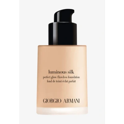 Abbildung von Giorgio Armani Luminous Silk Foundation Nr. 4.5, 30ml