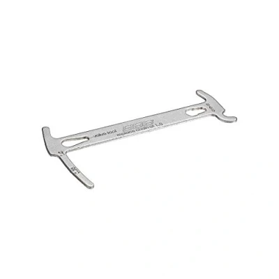 Abbildung von BBB Cycling Kettenmesslehre Fahrradkette Multitool mit Kettenhaken für Fahrräder Kettenverschleißlehre Kettenlehre Fahrrad Werkzeug Stadtrad Rennrad MTB Bicycle Chain Bike Tool ChainChecker BTL 125