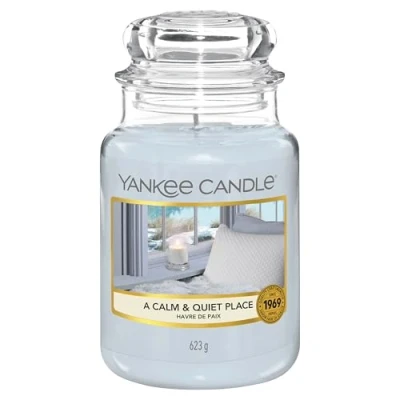 Abbildung von Yankee Candle Duftkerze im Glas (groß) A Calm &amp; Quiet Place Kerze mit langer Brenndauer bis zu 150 Stunden Perfekte Geschenke für Frauen