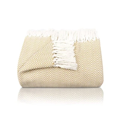 Abbildung von Gräfenstayn Premium Tagesdecke mit Fransen 100% Baumwolle 180 x 240 cm Fischgrätenmuster Sommerdecke Baumwolldecke als Bett Überwurf, Couch Sofa Decke (Beige)