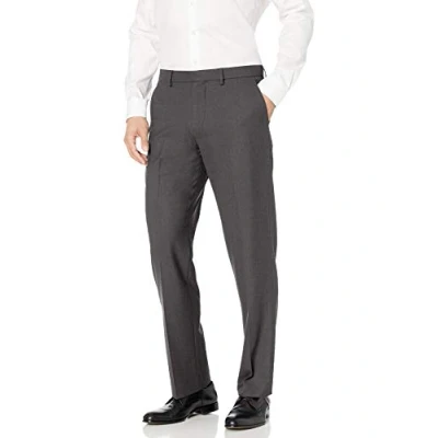 Abbildung von Amazon Essentials Herren Knitterfeste Stretch Hose, Klassische Passform, Dunkelgrau, 35W / 30L