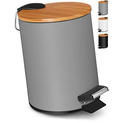 Abbildung von VMbathrooms 3L Kosmetikeimer in edlem grauem Design Tretmülleimer mit Absenkautomatik (Soft Close) Eleganter Eimer fürs Bad Innenbehälter und Bambus Holzdeckel