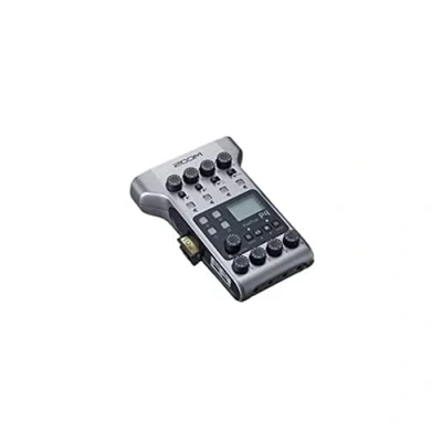 Abbildung von Zoom P4 PodTrak tragbarer Recorder, Podcasting Mixer und Interface für mobile Podcast Aufnahmen in professioneller Audioqualität, 4x XLR, Phantomspeisung, silber