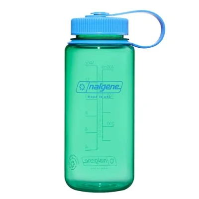 Abbildung von Nalgene Wasserflasche Leichte Sustain Tritan BPA freie, bruchsichere Flasche für Rucksackreisen, Wandern, Fitnessstudio, 473 ml, breite Öffnung, Pastellgrün, 16 Ounce