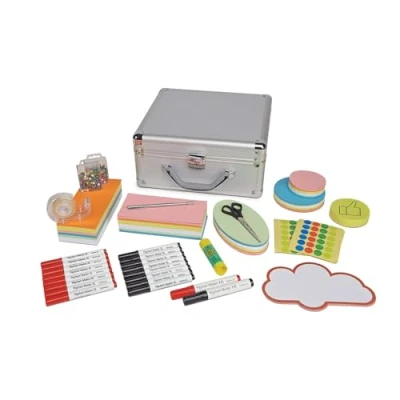 Abbildung von Maul Moderationskoffer MAULpro compact 36 x 35 16,5 cm Moderatorenkoffer aus stabilem Aluminium Koffer mit 2.362 Teilen Inkl. Moderationskarten, Schere, Marker, Stecknadeln Silber