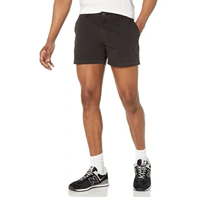 Abbildung von Amazon Essentials Herren 13 cm Flatfront Chinoshorts mit hohem comfort in schmaler Passform (zuvor Goodthreads), Schwarz, 32W