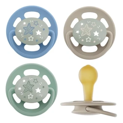 Abbildung von nip Cherry Green Night ab 6 Monate 4er Pack Stillfreundlicher, zahnfreundlicher Babyschnuller mit Leuchtknopf. Nachhaltiger Schnuller aus natürlichen Rohstoffen, Blau/Grün