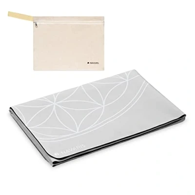 Abbildung von Navaris Reiseyogamatte faltbar inkl. Tasche 1,5mm Yoga Matte Fitnessmatte dünn leicht Sportmatte Fitness Pilates Reise Yogamatte versch. Farben