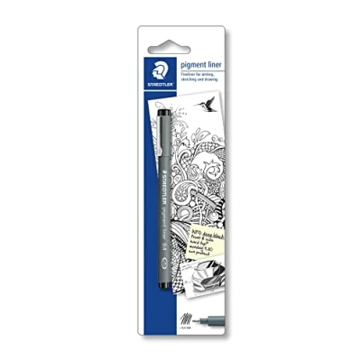 Abbildung von STAEDTLER schwarzer pigment liner, Linienbreite 0,4 mm, dokumentenechte Pigmenttinte, lange Metallspitze, Lebensdauer, 1 Fineliner auf Blisterkarte, 30804 9BKD