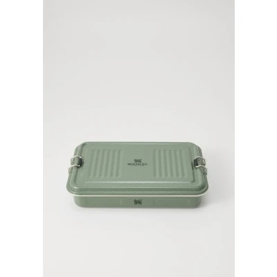 Abbildung von Stanley Useful Classic Box 1.2L Spülmaschinenfest Lunchbox aus Edelstahl Stapelbare Sandwich BPA Frei Sicherer Verschluss, Hammerschlaggrün