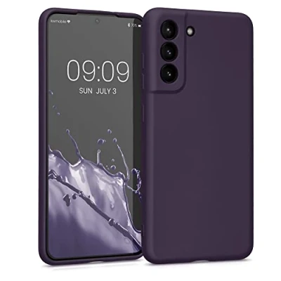 Abbildung von kwmobile Case kompatibel mit Samsung Galaxy S21 FE Hülle Schutzhülle aus Silikon metallisch schimmernd Handyhülle Metallic Brombeere