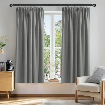 Abbildung von Deconovo Verdunkelungsvorhang Kräuselband Dicke Gardinen Schlafzimmer Vorhang Blickdicht Winter, 138x168cm(HöhexBreite), Hellgrau, 2er Set