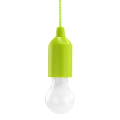 Abbildung von HyCell Pull Light in grün mit Zugschalter inkl. AAA Batterien tragbare LED Lampe warmweiß mobile Leuchte ideal für Garten Schuppen Zelt Camping Dachboden Kleiderschrank oder Party Dekoration