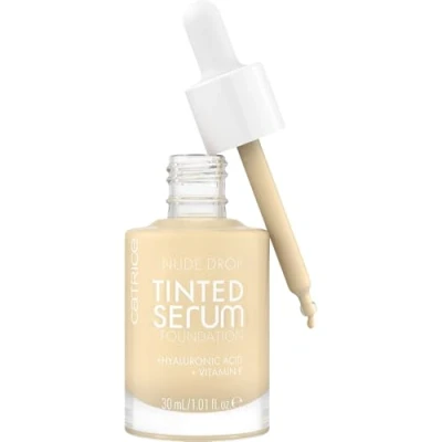 Abbildung von Catrice Nude Drop Tinted Serum Foundation, Nr. 002N, Nude, langanhaltend, mattierend, natürlich, für sensible Haut, vegan, ölfrei, ohne Parfüm, Alkohol, 1er Pack (30ml)
