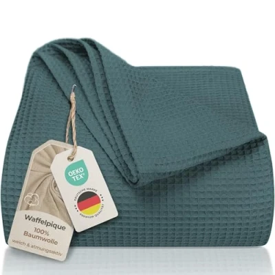 Abbildung von LAYNENBURG Premium Tagesdecke 180 x 220 cm Waffelpique 100% Baumwolle leichte Wohndecke Waffeloptik Baumwolldecke Bett Überwurf, Sofa Couch Überwurf Decke (Blau Mirage)