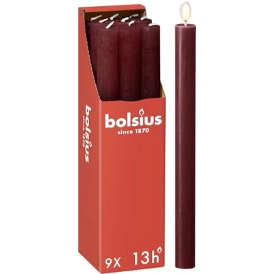 Abbildung von Bolsius Rustik Stabkerzen Bordeauxrot 9 Stück 27 x 2.3 cm Länge Brenndauer 13 Stunden Unparfümierte Enthält Natürliches Pflanzenwachs Ohne Palmöl