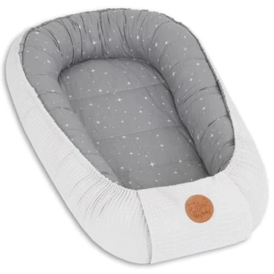 Abbildung von Babynest Neugeborene Nestchen Baby 90x50 cm Kokon Handmade zweiseitig aus Baumwolle Waffel mit Babynestchen Galaxie