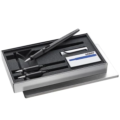 Abbildung von Lamy joy AL black Kalligraphie Füller Set Schönschreibfüller mit 3 versch. Federn (1,1/1,5/1,9 mm) Füllhalter Bandzugfeder &amp; ergonomischem Griff inkl. 5 Tintenpatronen T 10 blau