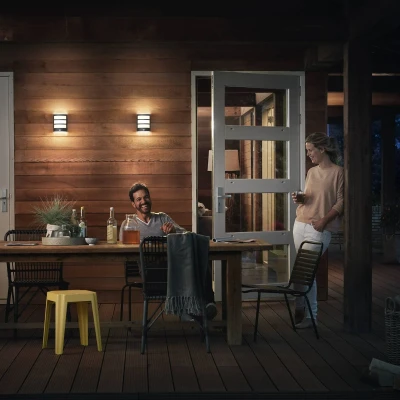 Abbildung von PHILIPS myGarden LED Python Wandaußenleuchte mit Bewegungsmelder, 6W, warmweißes Licht 2.700K, 600lm, IP44 Schutzklasse, integriertes Leuchtmittel, Anthrazit