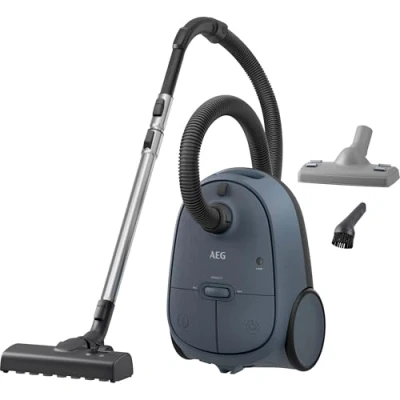 Abbildung von AEG CLEAN 6000 Staubsauger mit Beutel / hohe Saugleistung inkl. Zusatzdüsen 55 % Recyclingkunststoff für Haustierbesitzer Reinigen von Polstern 12 m Aktionsradius 850 W Blau AB61C2DBS