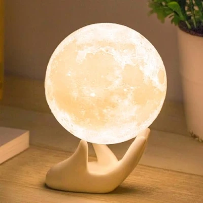 Abbildung von Mydethun Mondlampe 3D Moonlight 9cm mit Keramikfuß und USB wiederaufladbar, weiß &amp; gelb Geschenke für Frauen Mädchen Mutter, Heimdekoration