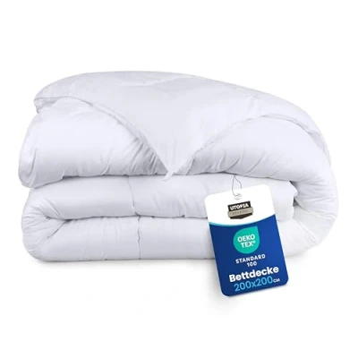 Abbildung von Utopia Bedding Bettdecke 200x200 cm, Mikrofaser Ganzjahresbettdecke mit Eckschlaufen, Steppdecke Hohlfaserfüllung 200 GSM (Weiß)