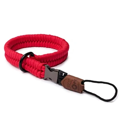 Abbildung von C Rope Kamera Handschlaufe The Claw aus handgeflochtenem Paracord. Kameragurt mit Schnellverschluss System, Rot