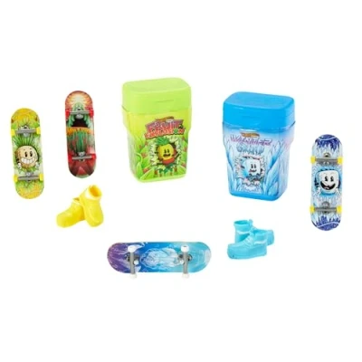 Abbildung von Barbie Mini BarbieLand Puppen und Spielzeugfahrzeug Sets, 1,5 Zoll Puppe ikonisches mit Farbwechsel Überraschung, HYF43
